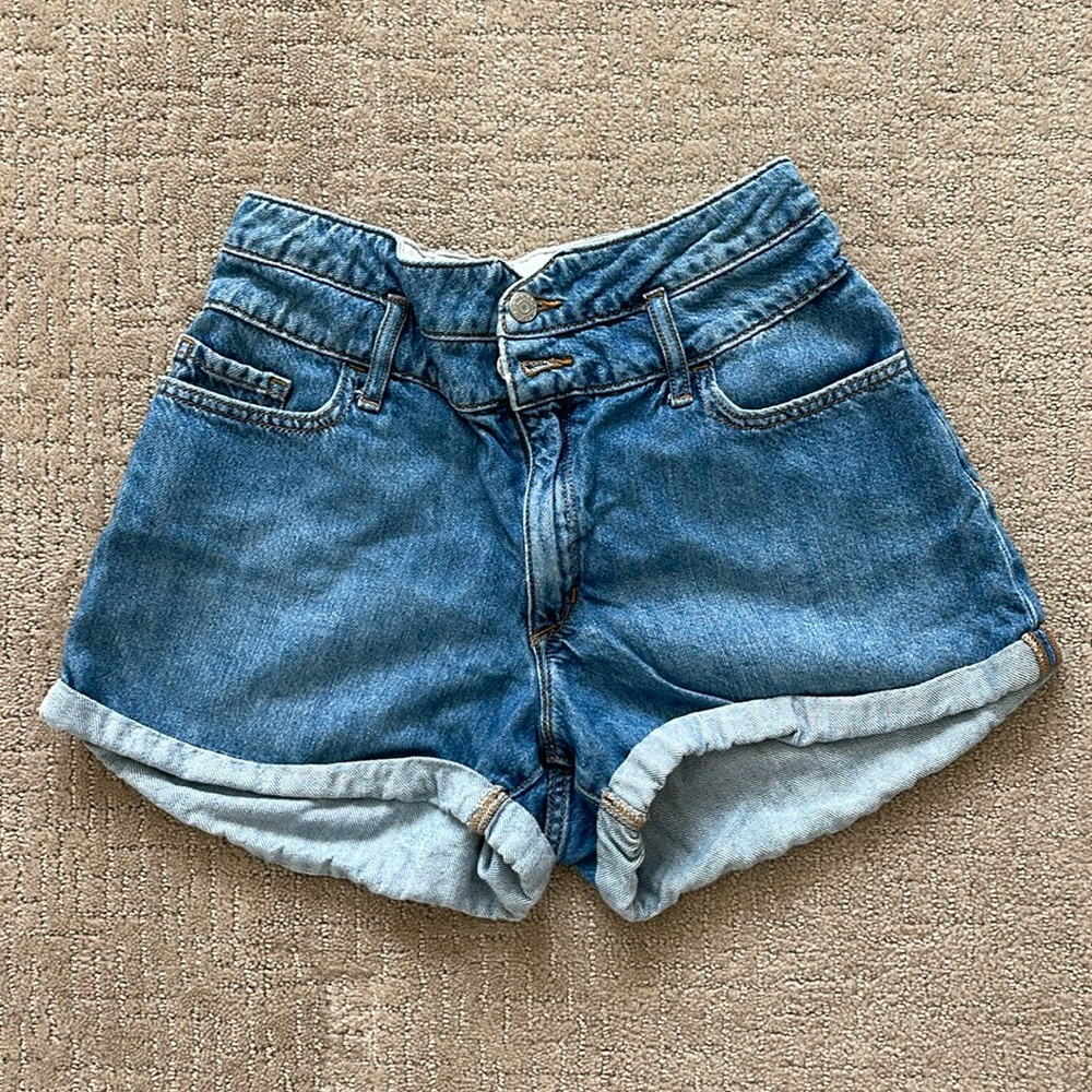 Banana Republic: Medium Wash Shorts